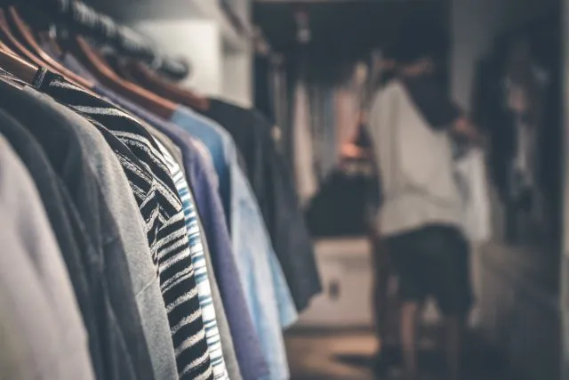 Kupuj hurtowo ubrania w centrum hurtowym PTAK